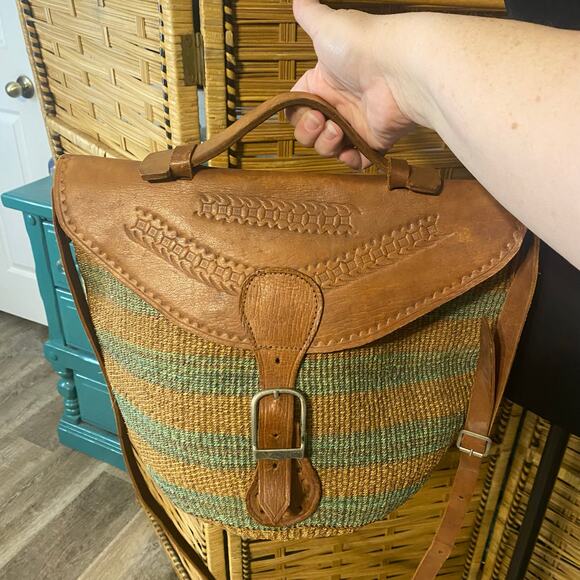 Artisan Woven Straw & Leather Saddle Bag Crossbody – Handcrafted Boho Satchel - Picture 7 of 9